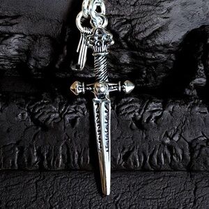 Dungeons and Dragons necklace. Dungeons and dragons themed jewelry. Rogue